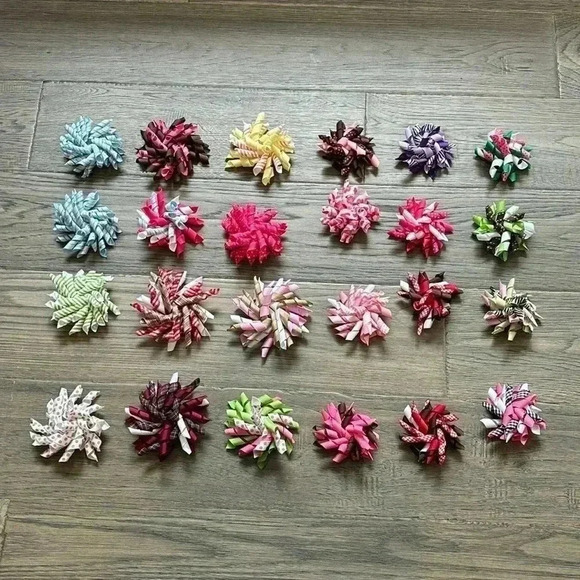 ✨Handmade✨Colourful big and small korker hair bows ✨24 in total✨